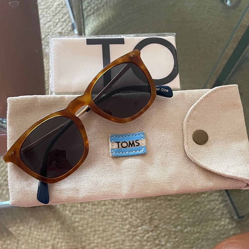 TOMS ‘Maxwell’ Tortoise Sunglasses